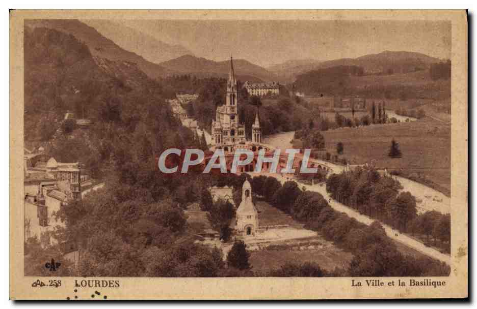 CPA Lourdes La Ville Et La Basilique