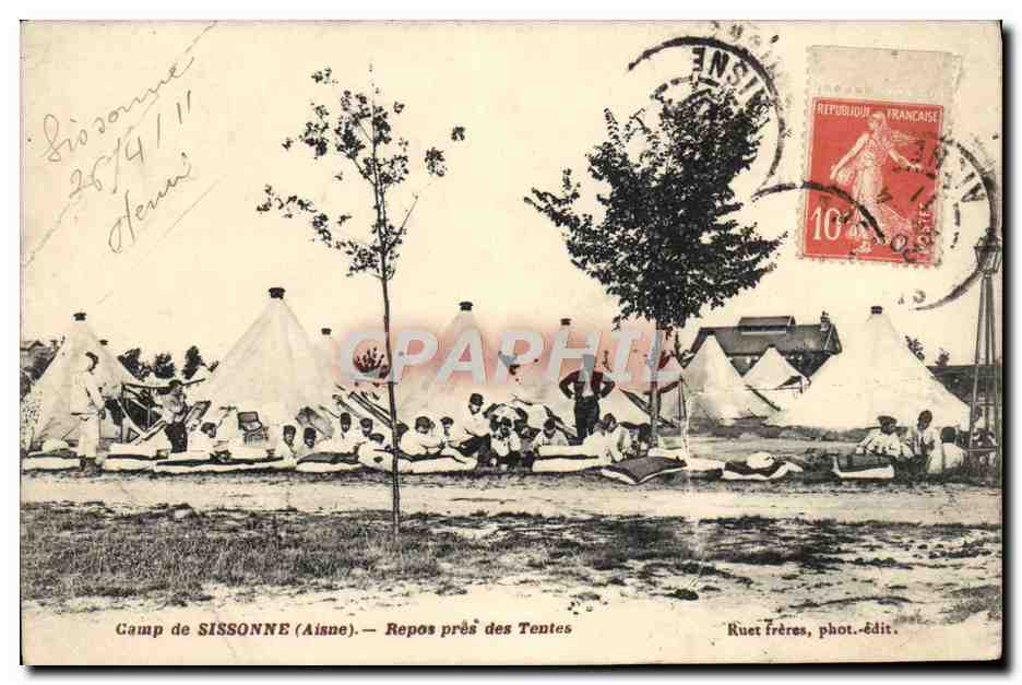 CPA Sissonne Repos Pres des Tentes Militaria
