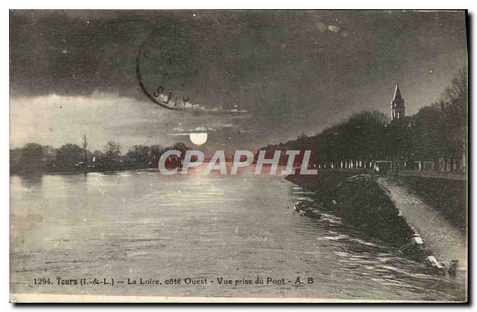 CPA Tours La Loire cote Ouest Vue prise du pont 