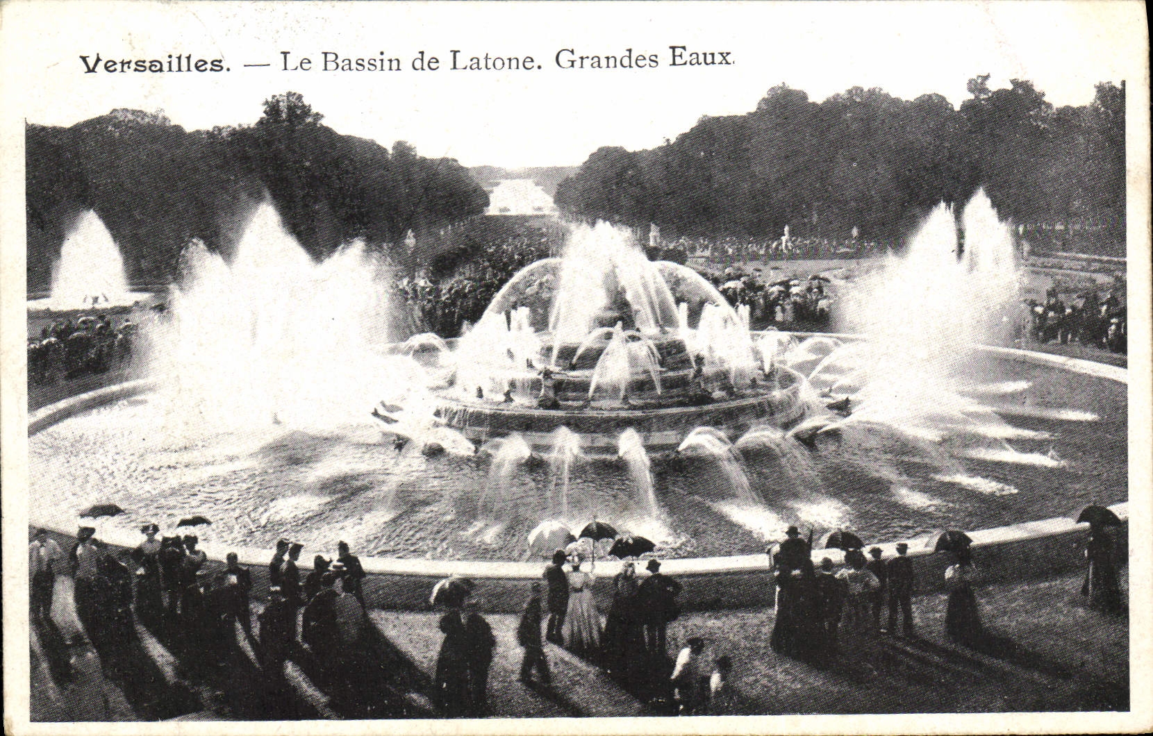 Versailles — Le Bassin de Latone. Grandes Eaux.