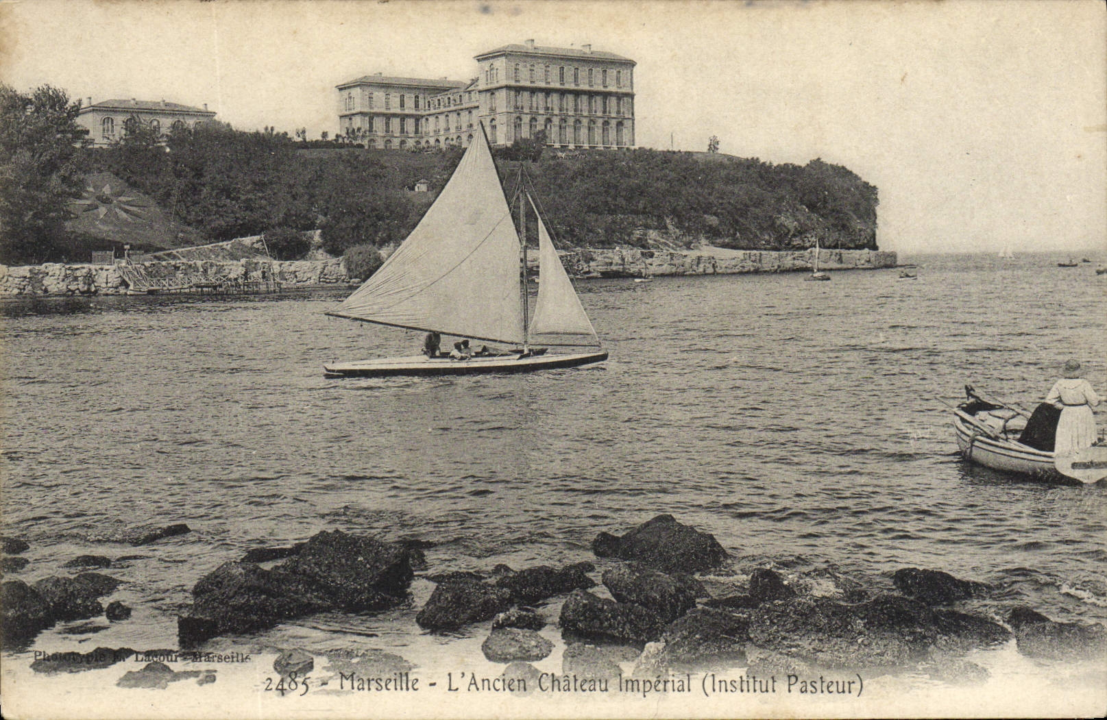 CPA Marseille L'Ancien Chateau imperial Institut Pasteur Bateau 