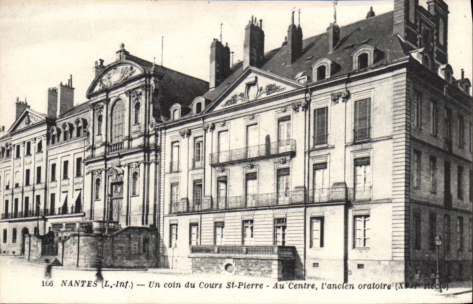 CPA Nantes Un Coin du Cours St Pierre Au centre l'ancien oratoire 