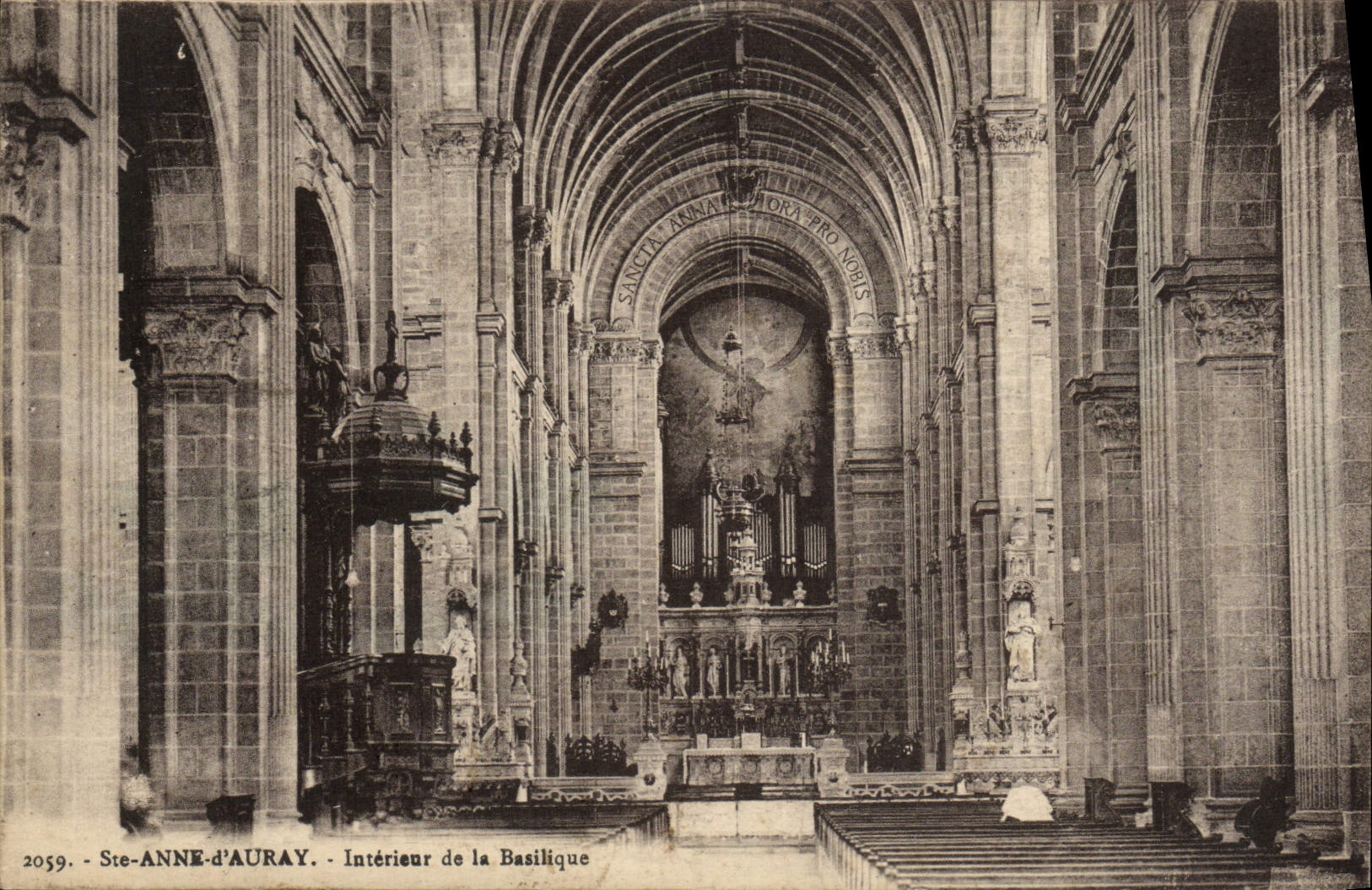 CPA Sainte Anne D'Auray Interieur de la Basilique Orgue