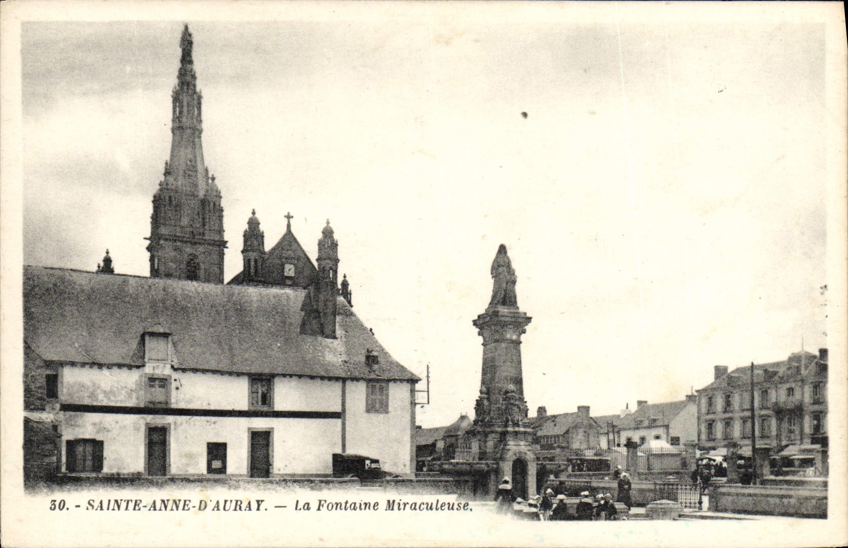 CPA Sainte Anne D'Auray La Fontaine miraculeuse