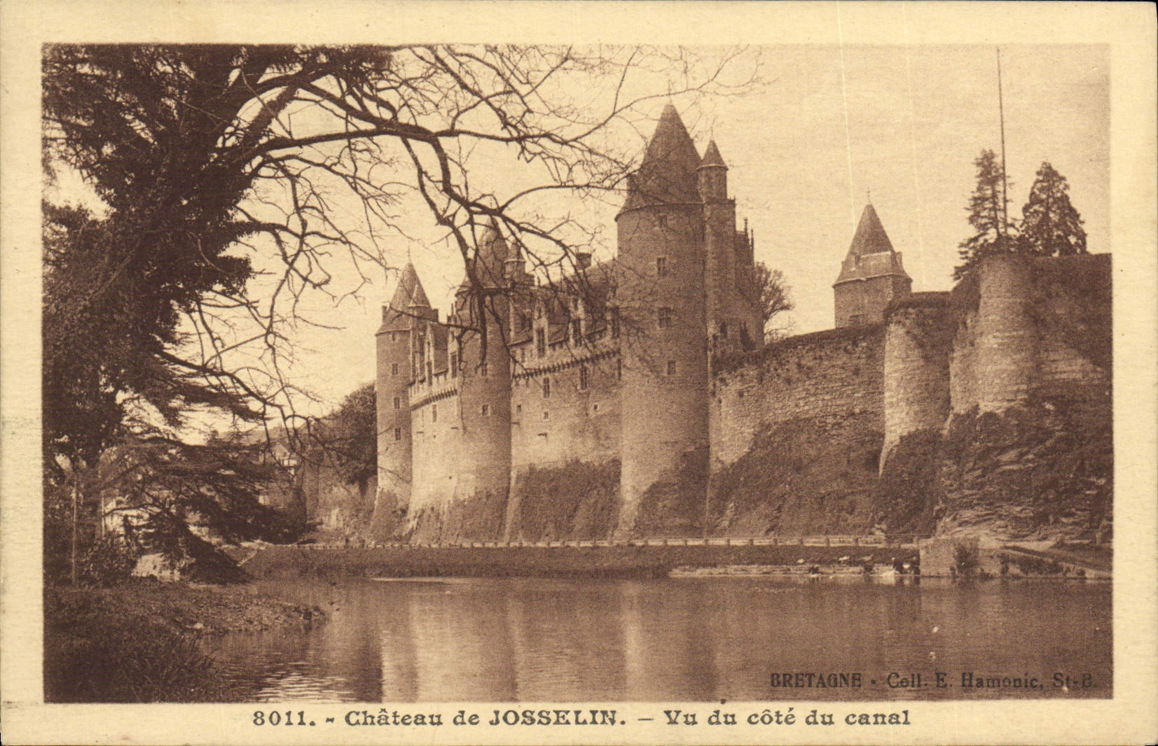 Château de Josselin — vu du côté du canal — Coll. E. Hamonic, St-E.