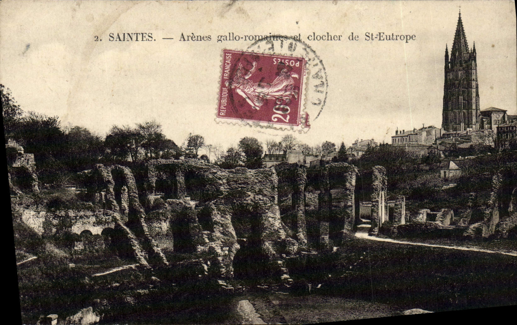 CPA Saintes Arenes Gallo Romaines et clocher de St Eutrope