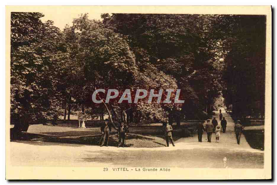CPA Vittel La Grande Allee