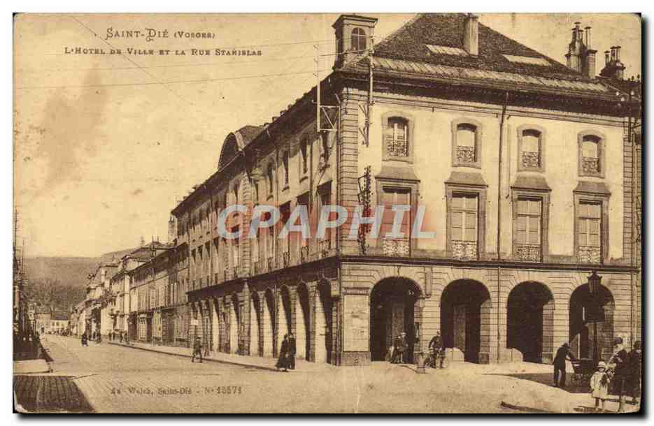Saint-Dié (Vosges) — L'Hôtel de Ville et la Rue Stanislas — A. Wels, Saint-Dié, N° 13871