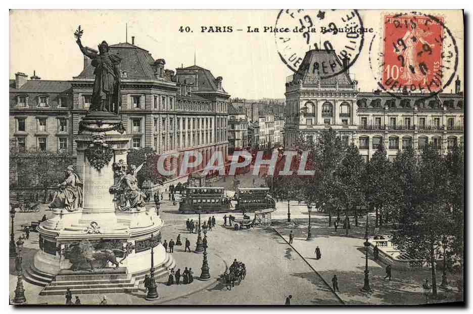 CPA Paris La Place de la Republique Tramway Lion