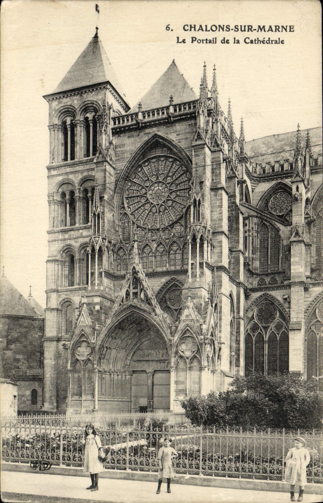 CPA Chalons Sur Marne Le Portail de la Cathedrale