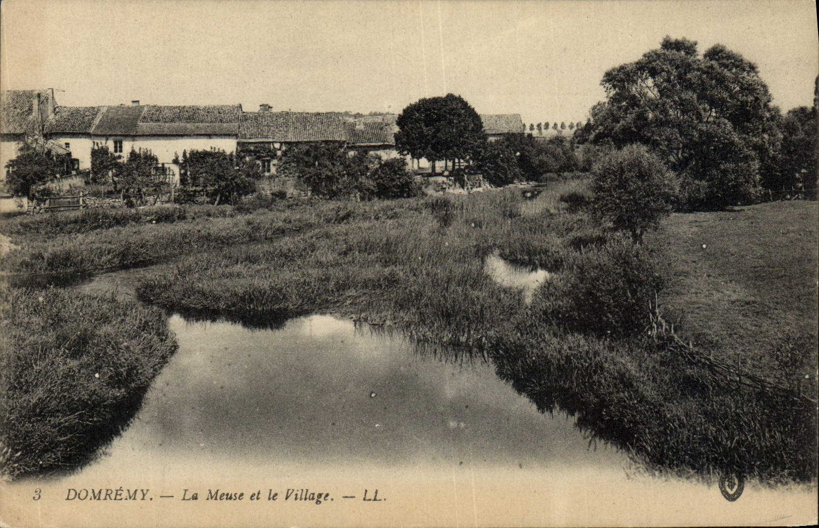 Domrémy — La Meuse et le Village — LL