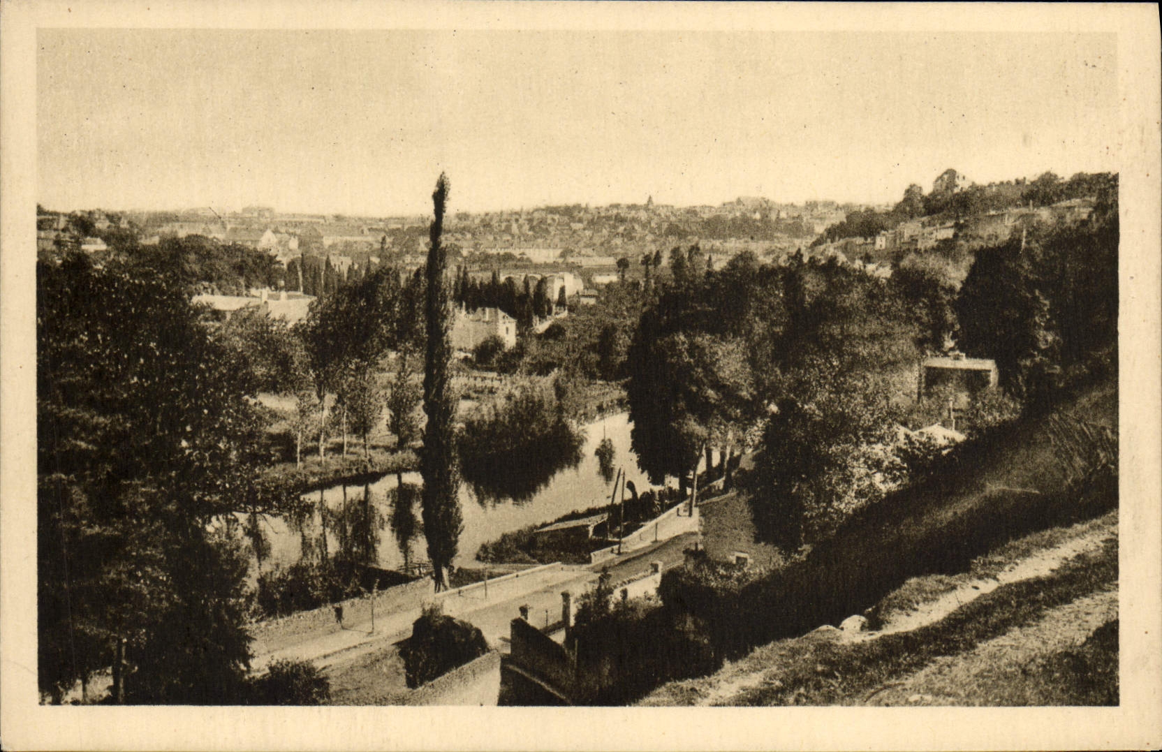 Poitiers — Vallée du Clain, vue prise du Tabouleau aux Trois Fontaines — J. Rabuchon, Poitiers