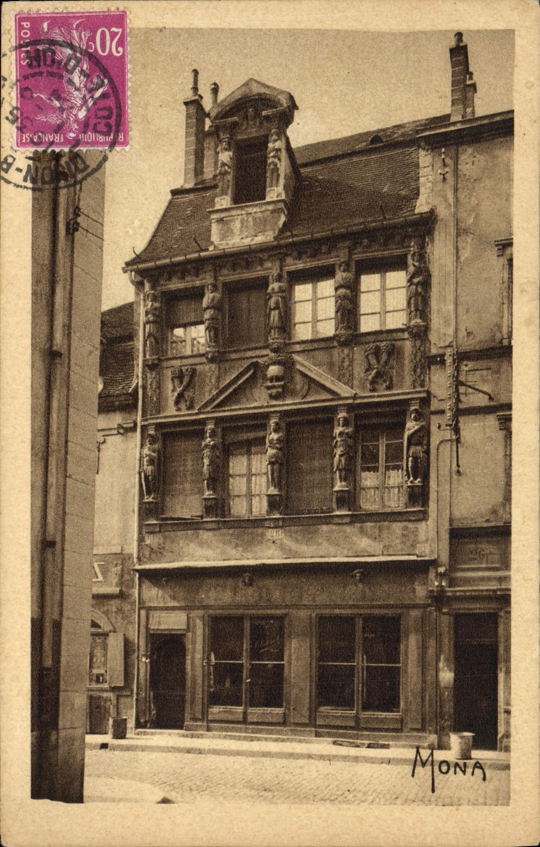 CPA Dijon La maison des Cariatides Rue Chaudronnerie 
