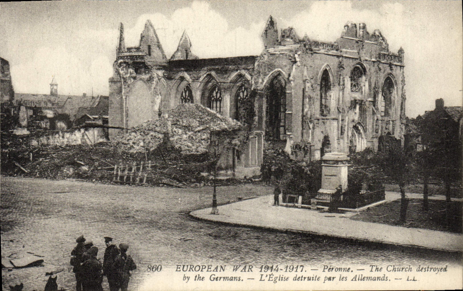 CPA Peronne L'eglise detruite par les allemands Militaria