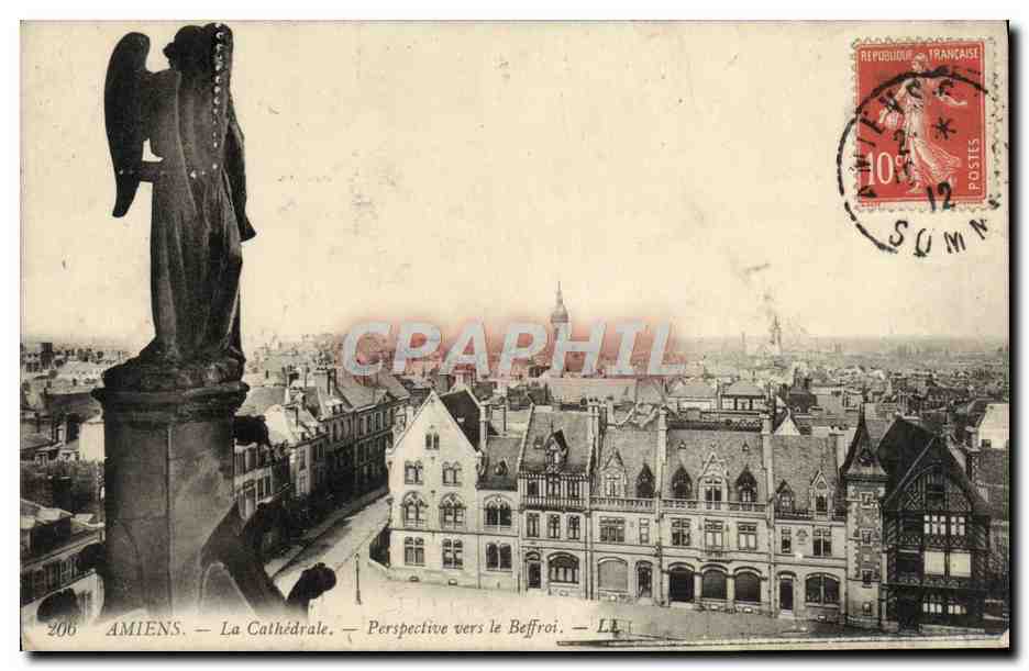 Amiens — La Cathédrale — Perspective vers le Beffroi — LL — n°206