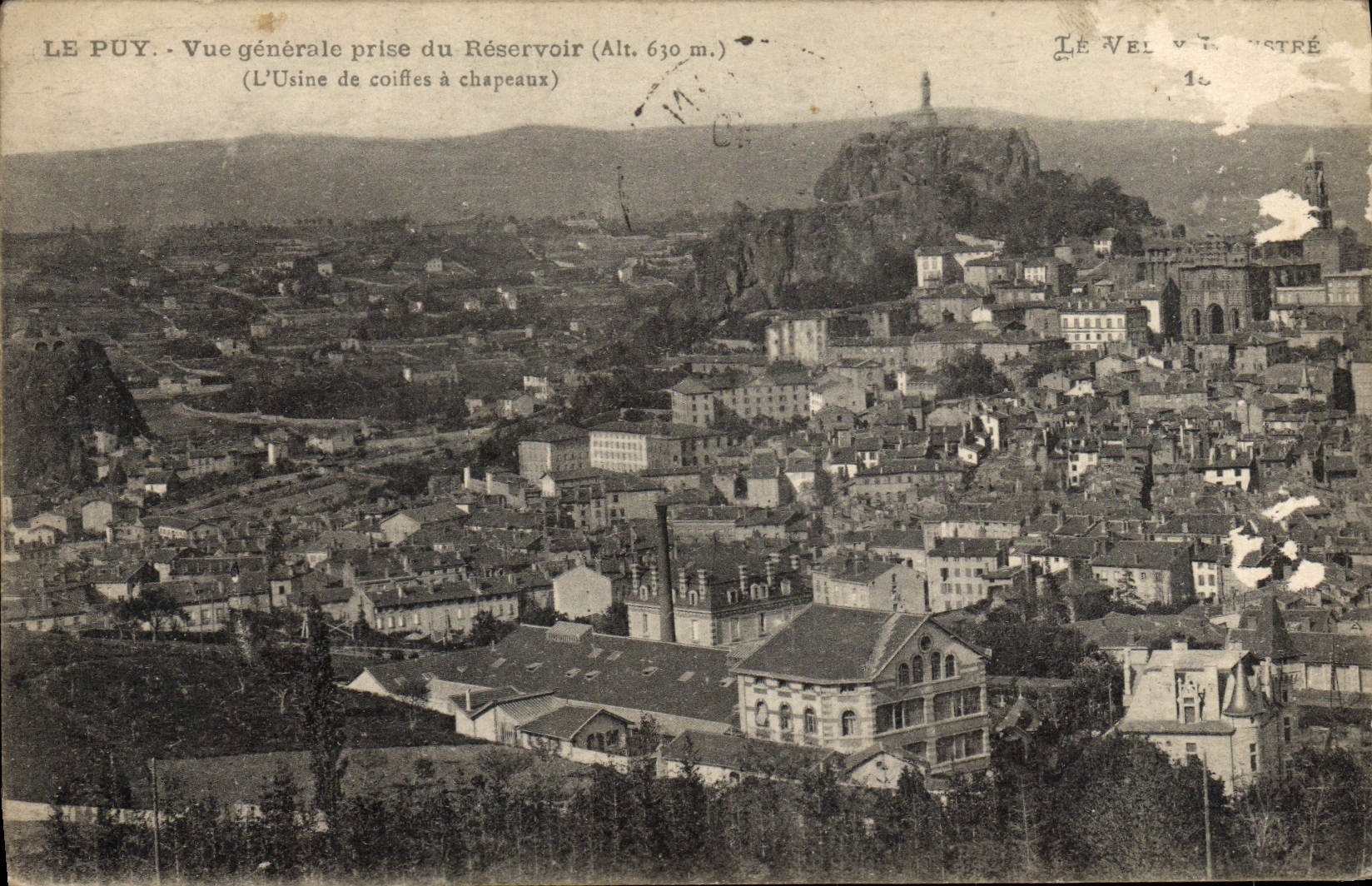 Le Puy - Vue générale prise du Réservoir (Alt. 630 m.) — L'Usine de coiffes à chapeaux — Éditeur Lé Vel v. L. Stré