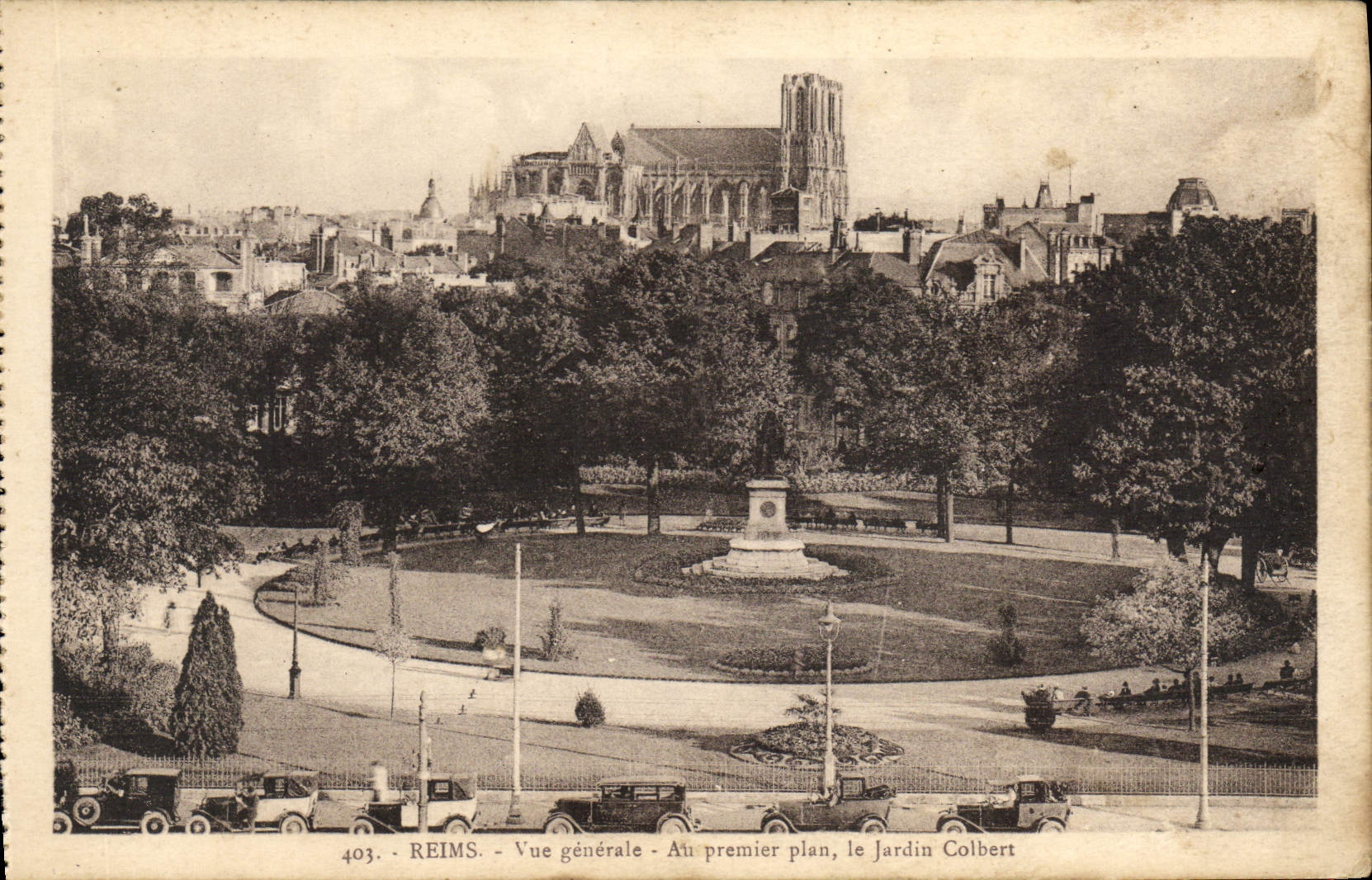 Reims - Vue générale - Au premier plan, le Jardin Colbert