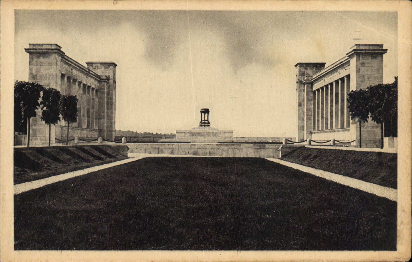 Monument aux Morts de Varennes — Éditeur Verdun, n° 145