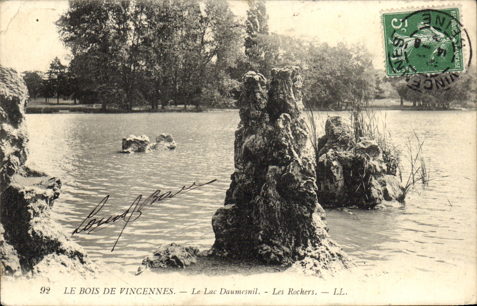 CPA Le Bois De Vincennes Le Lac Daumesuil Les Rochers