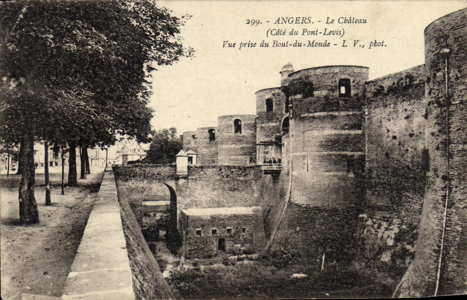CPA Angers Le Chateau Vue Prise Du Bout Du Monde
