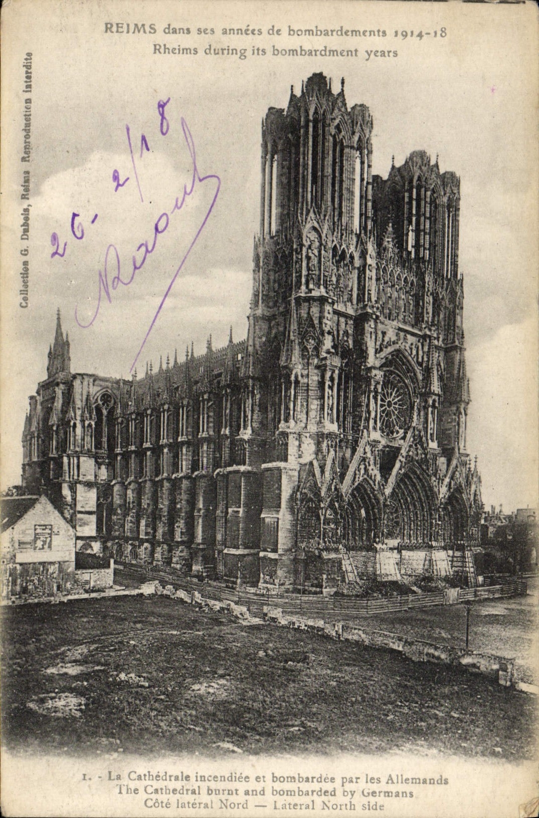 CPA Reims Dans Ses Annees De Bombardements La cathedrale incendiee Militaria