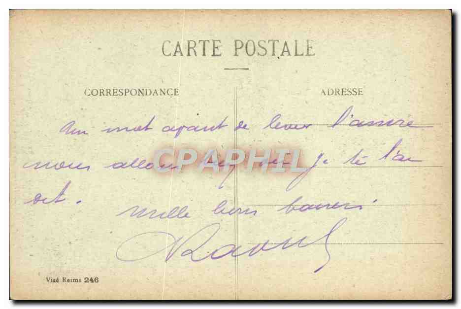 CPA Reims Dans Ses Annees De Bombardements La cathedrale incendiee Militaria — Verso