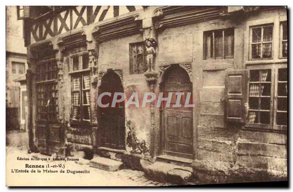 CPA Rennes L'Entree De La Maison De Duguesclin