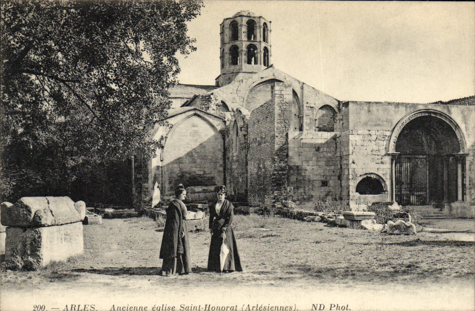 Arles — Ancienne église Saint-Honorat (Arlésiennes) — ND Phot.