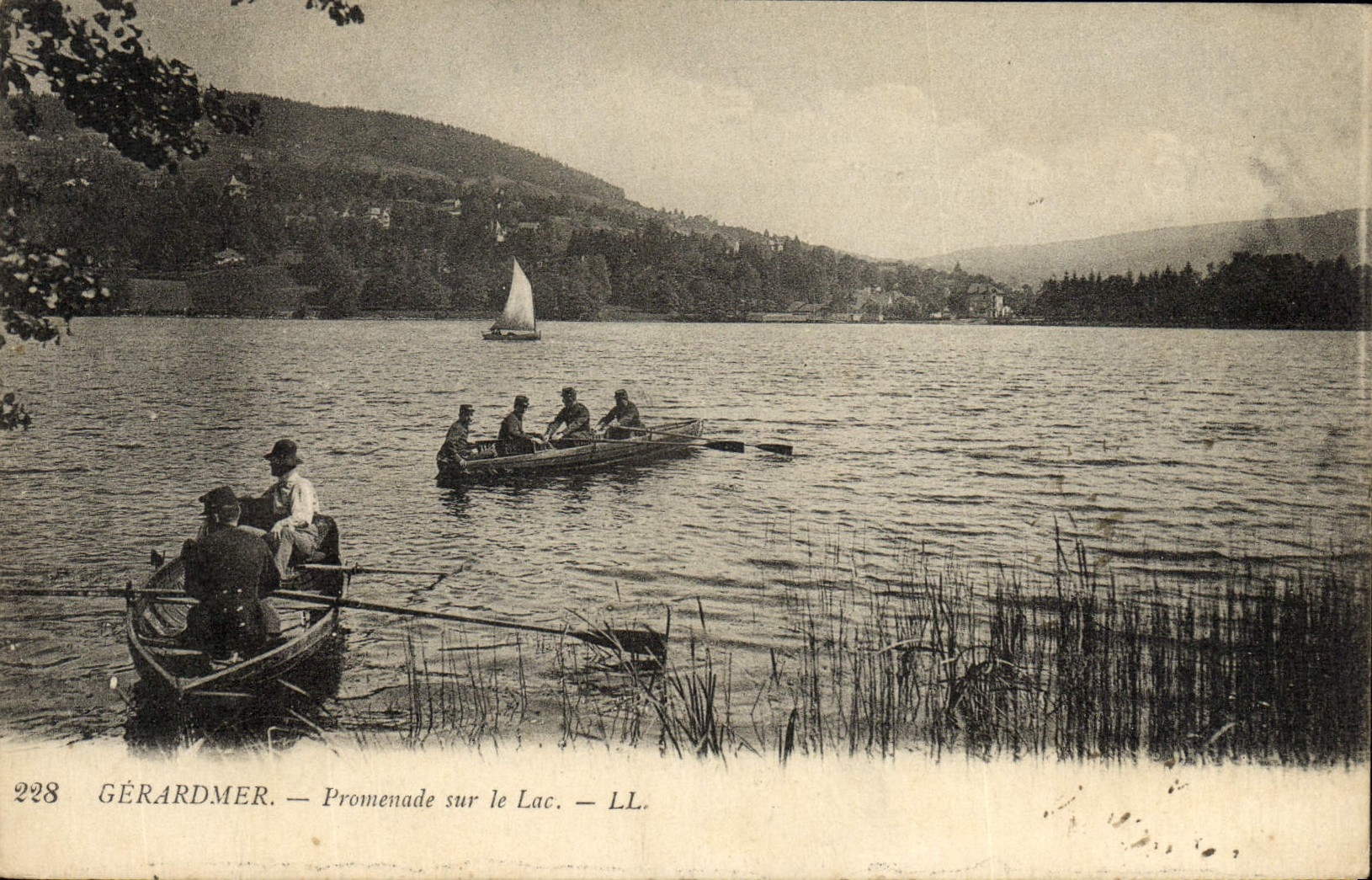 CPA Gerardmer Promenade Sur Le Lac