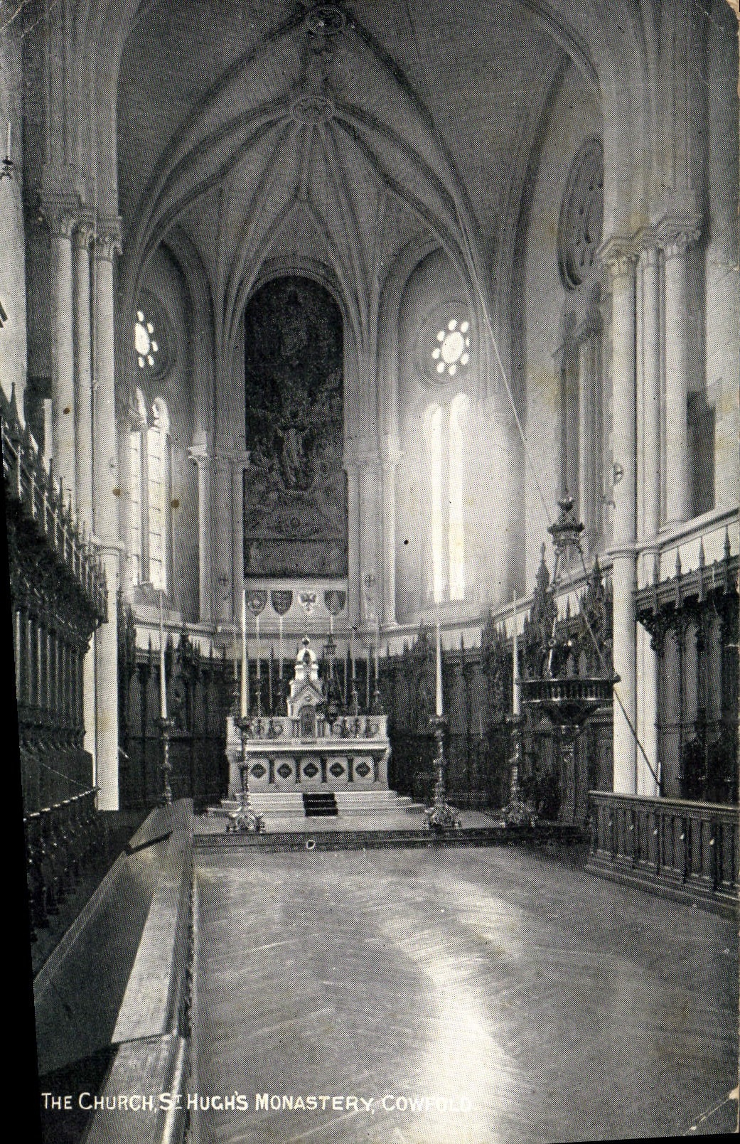 L'intérieur de l'église de St Hugh's Monastery, Cowfold — Photachrom Co., Ltd., Londres