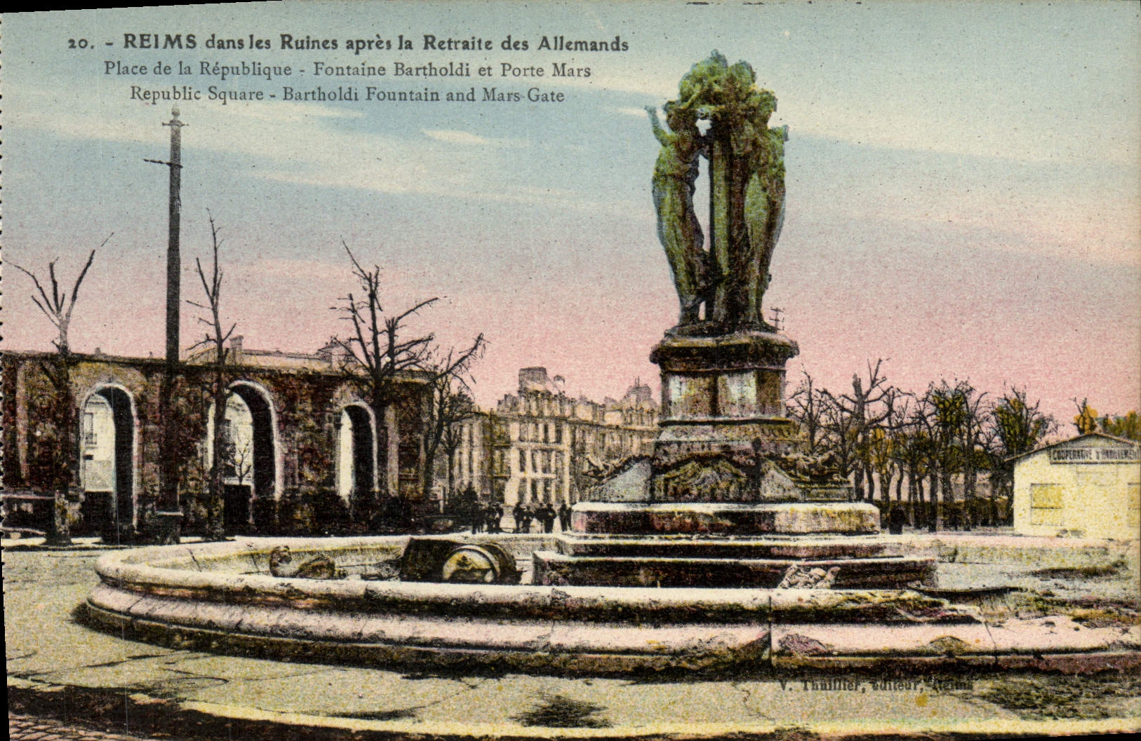 CPA Reims Dans Les Ruines Apres La Retraite Des Allemandes Place La Republique Fontaine Bartholdi Porte Mars Militaria