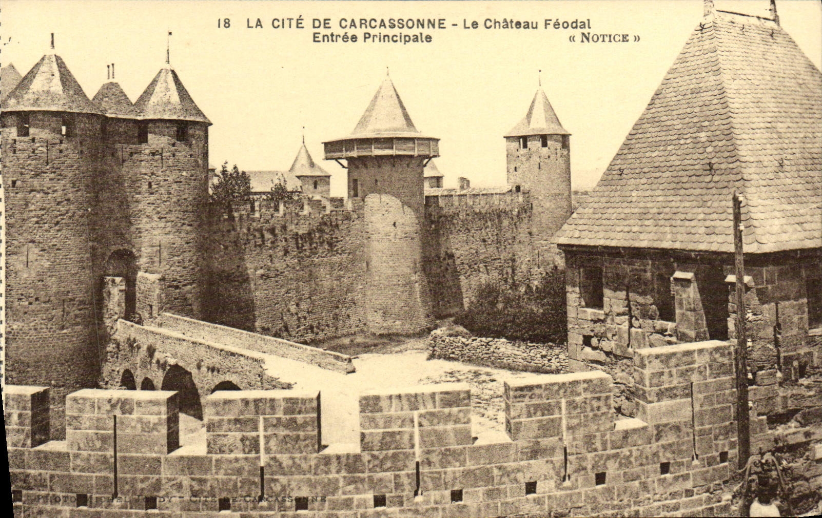 CPA La Cite De Carcassonne Le Chateau Feodal Entree Principale