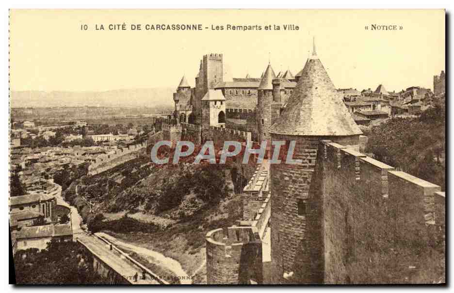 CPA La Cite De Carcassonne Les Remparts Et La Ville