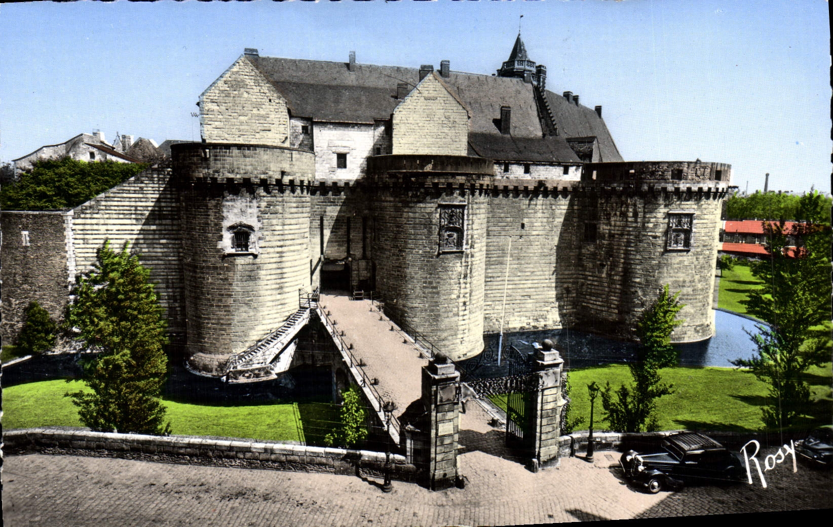 CPM Nantes Chateau Des Ducs De Bretagne Cote De l'Entree