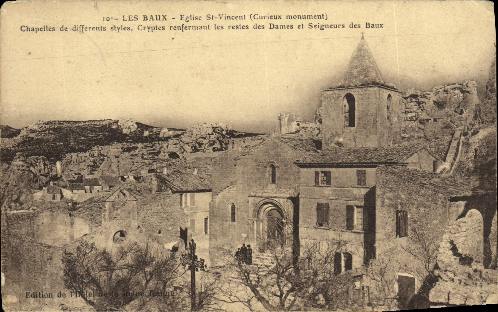 Les Baux - Kirche Saint-Vincent (Interessantes Denkmal) — Kapellen unterschiedlicher Stile, Krypten, die die Überreste der Damen und Herren von Les Baux enthalten — Ausgabe der Belle Fontaine Druckerei