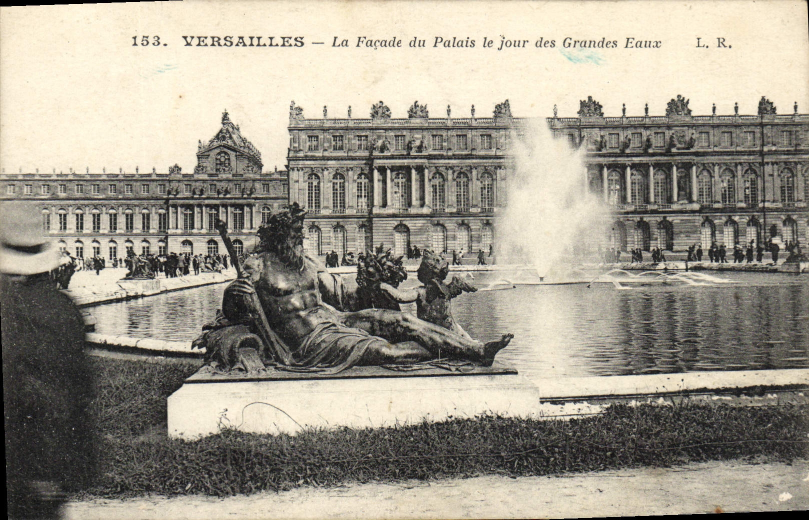 CPA Versailles La Facade Du Palais Le Jour Des Grandes Eaux