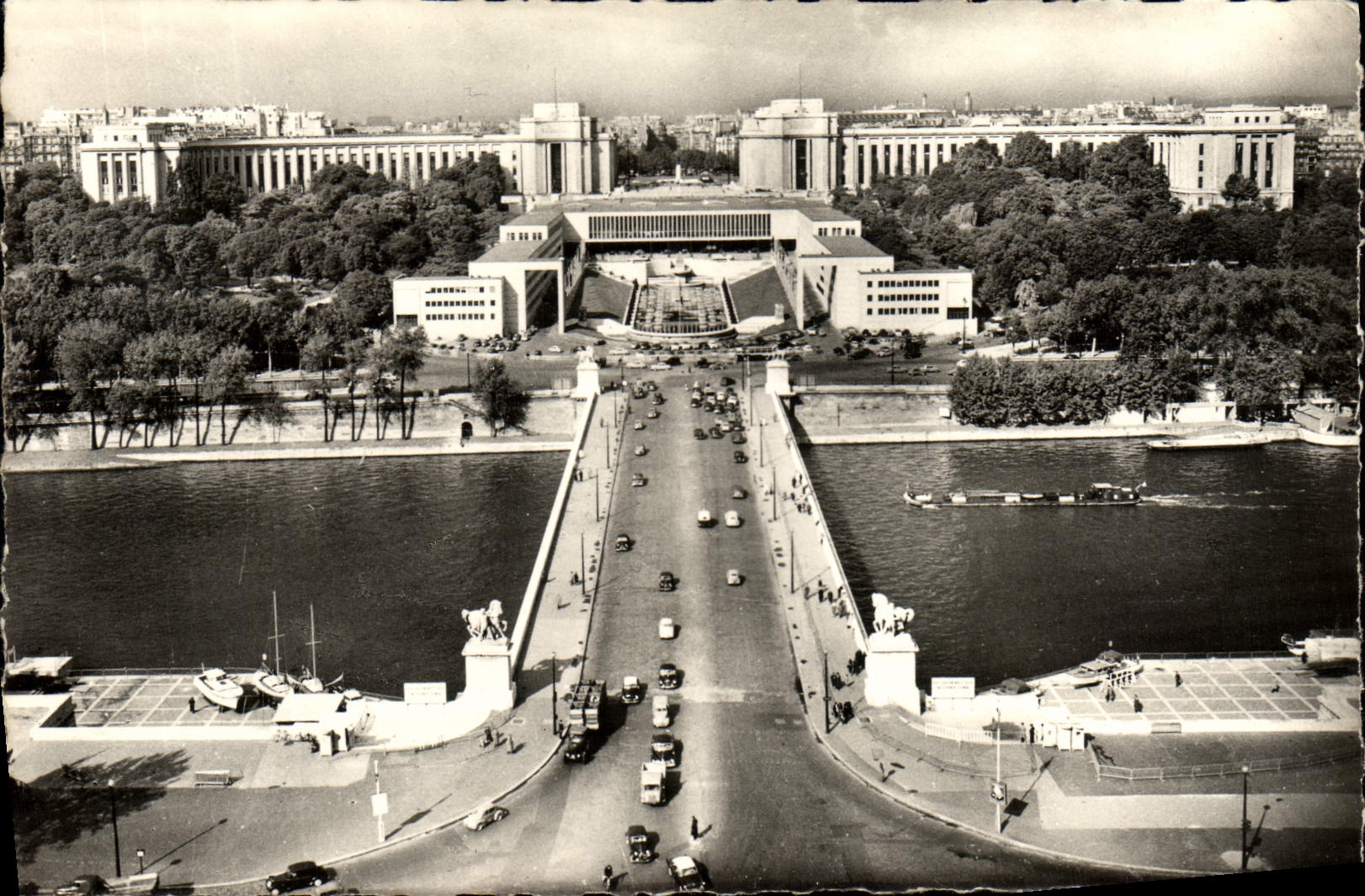 CPM Paris Le Pont d'Iena et le palais de Chaillot