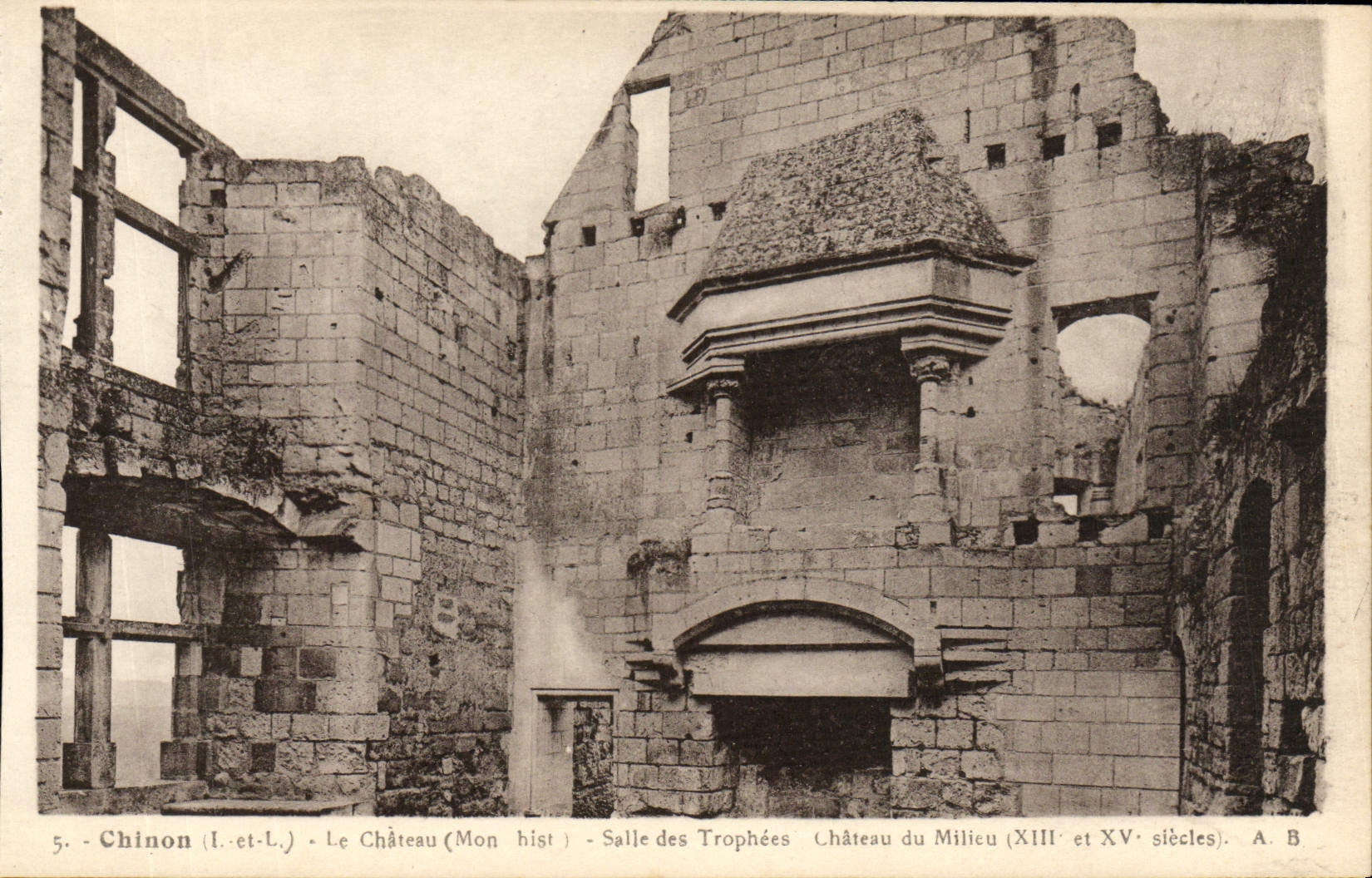 CPA Chinon Le Chateau Salle Des Trophees 