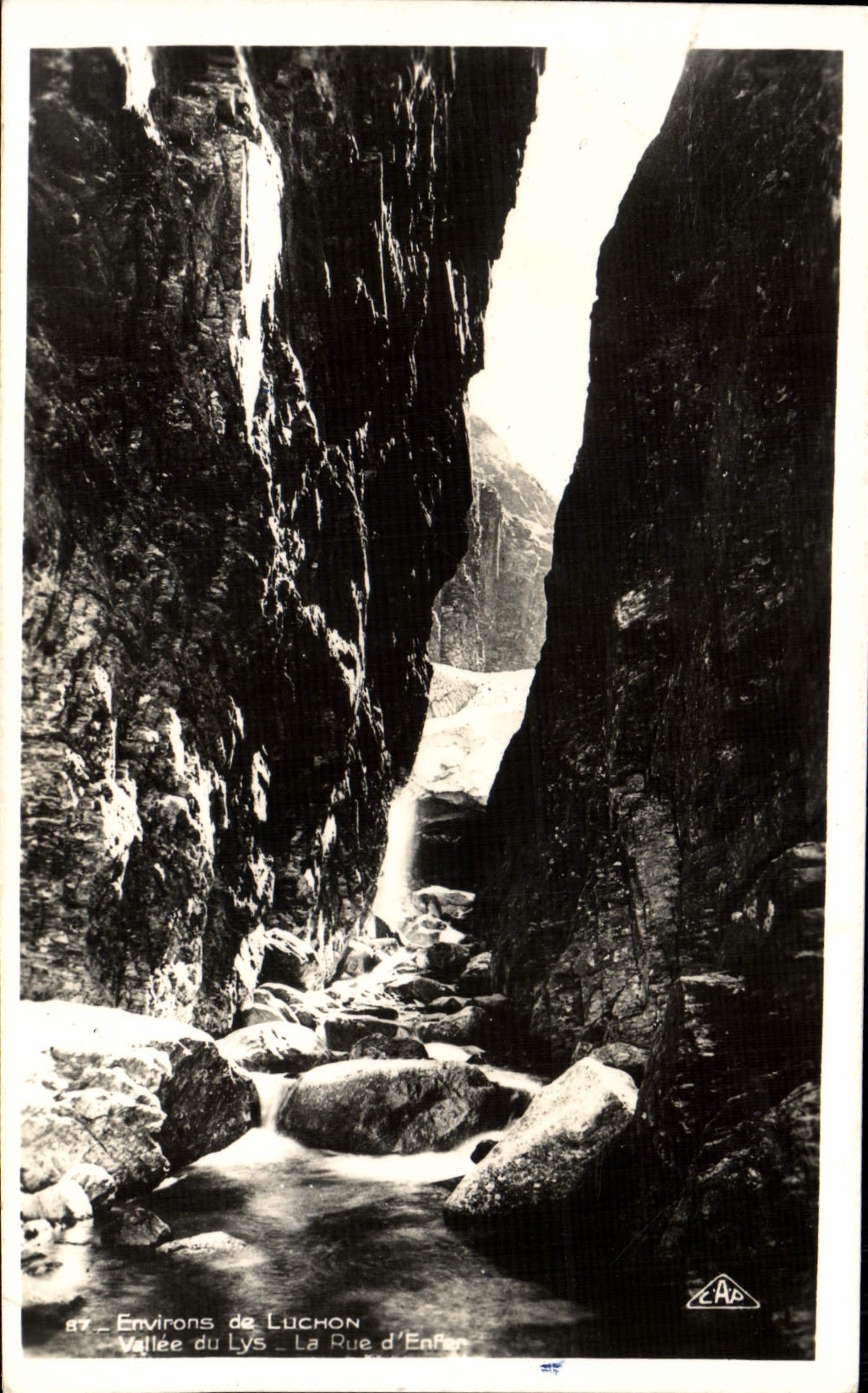 CPA Environs De Luchon Vallee Du Lys La rue d'enfer
