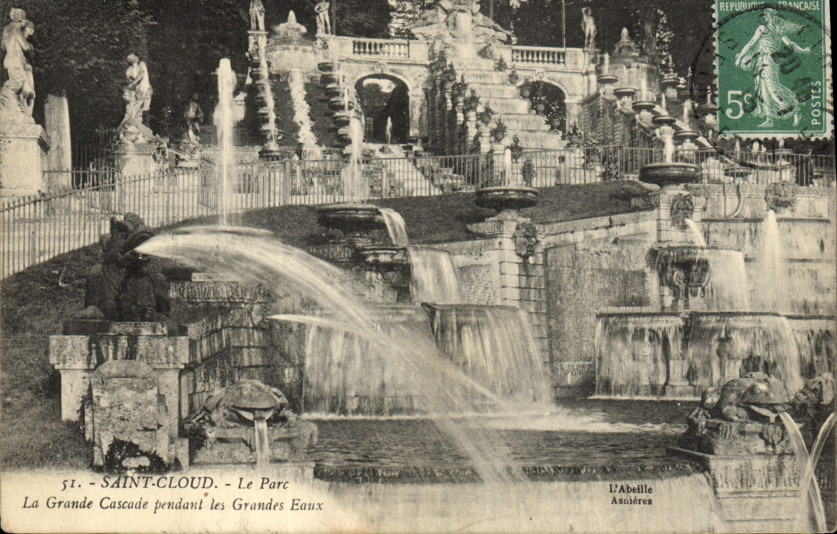 CPA Saint Cloud Le Parc La grande cascade pendant les grandes eaux 