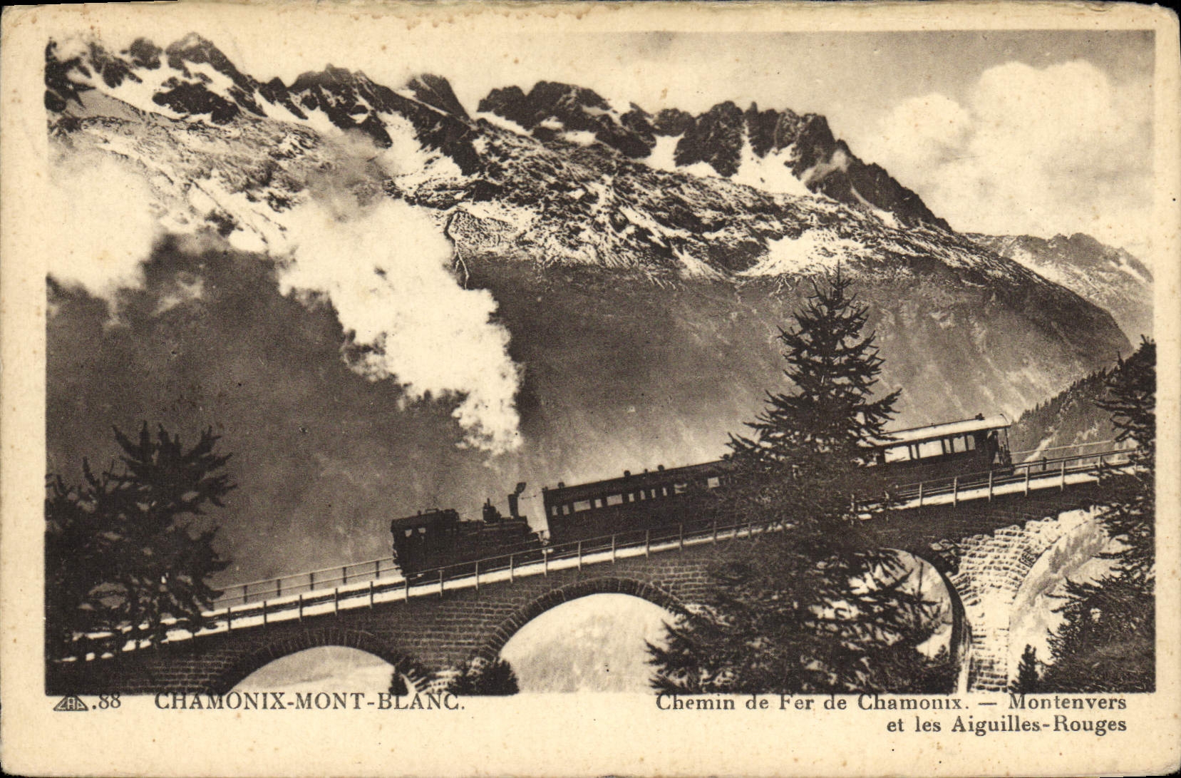 CPA Chamonix Mont Blanc Chemin de Fer Montenvers et les aiguilles rouges Train