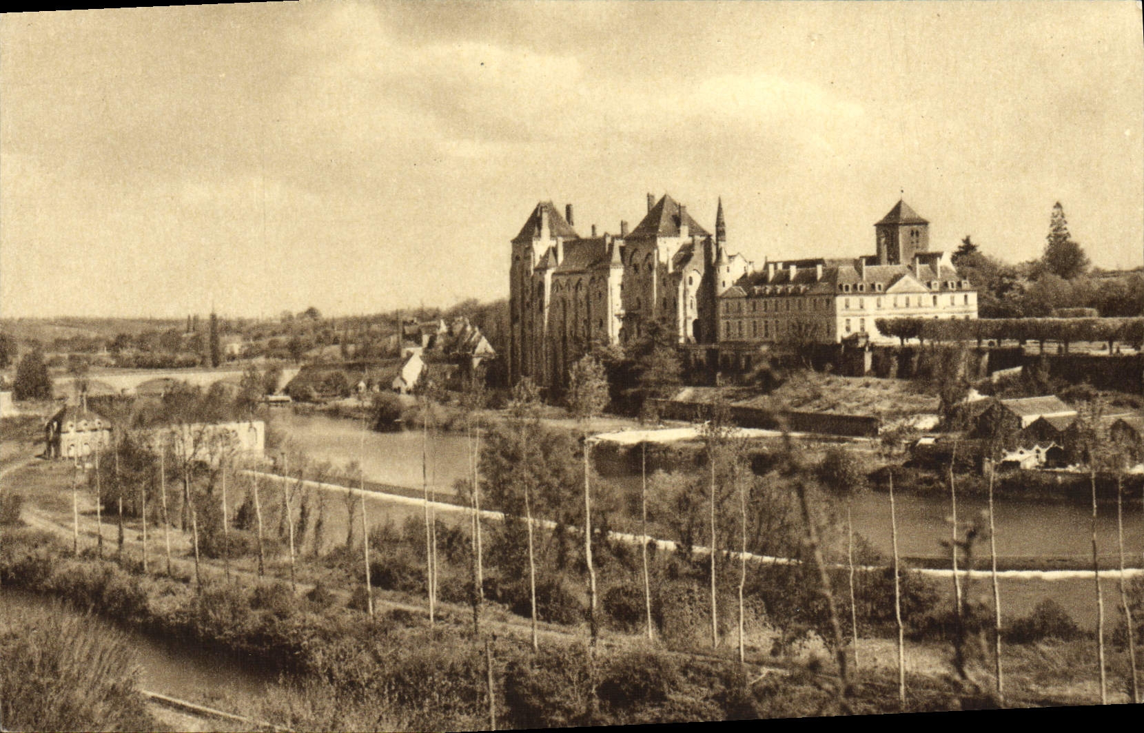 L'Abbaye Saint-Pierre de Solesmes — la vallée de la Sarthe — Édition de l'Abbaye de Solesmes