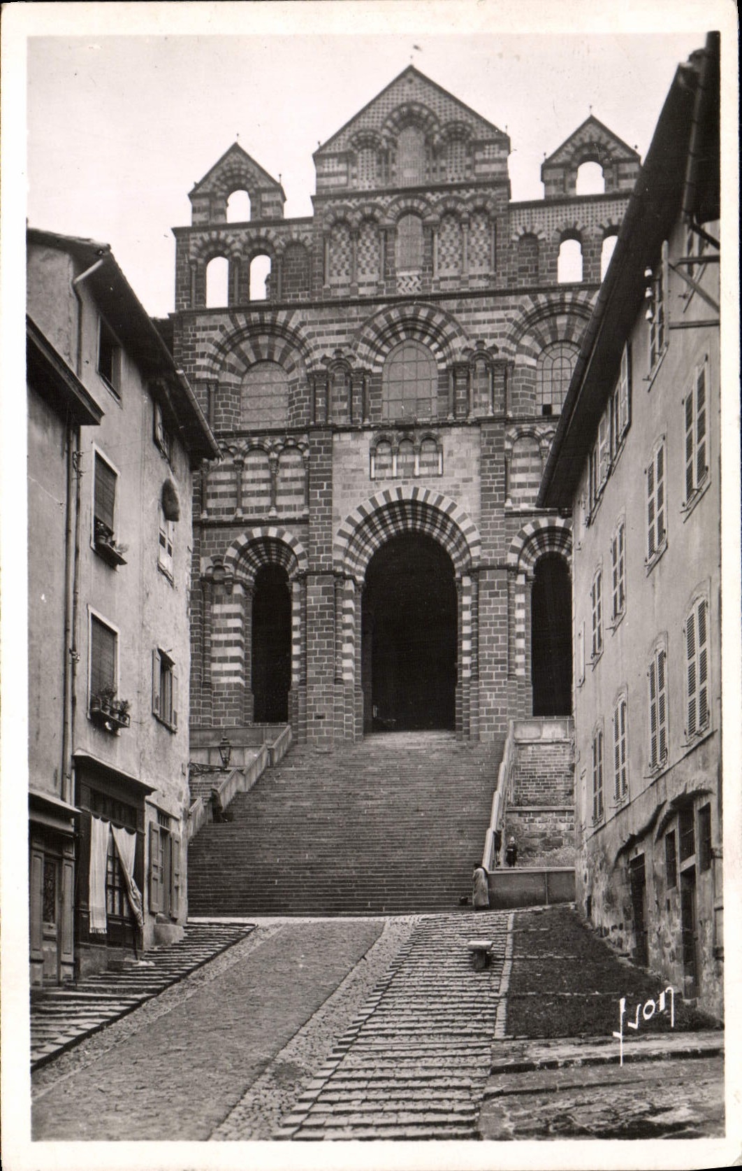 Le Puy (Hte-Loire) — Basilique de Notre-Dame-du-Puy — façade — Les Editions d'Art, B. 1902