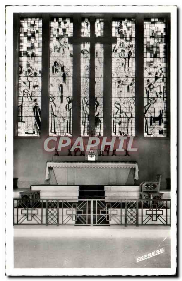 Intérieur d'une église — vitraux et autel — J. Le Marigot, éditeur