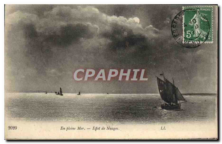 CPA En Pleine Mer Effet de Nuages Bateau