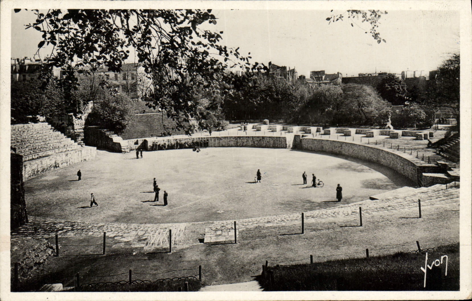 CPM Paris Les Arenes de Lutece