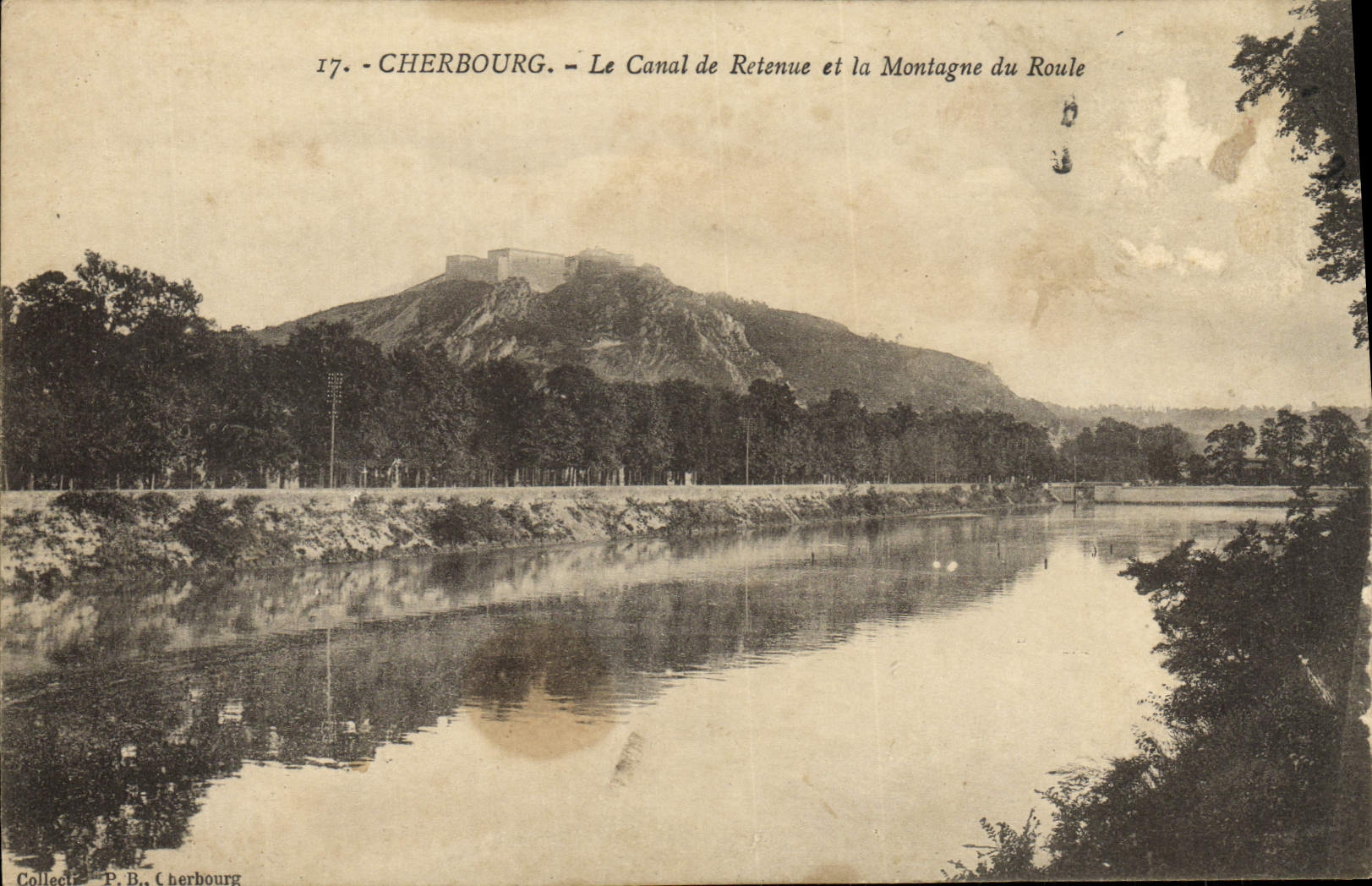 CPA Cherbourg Le canal de Retenue et la montagne du Roule