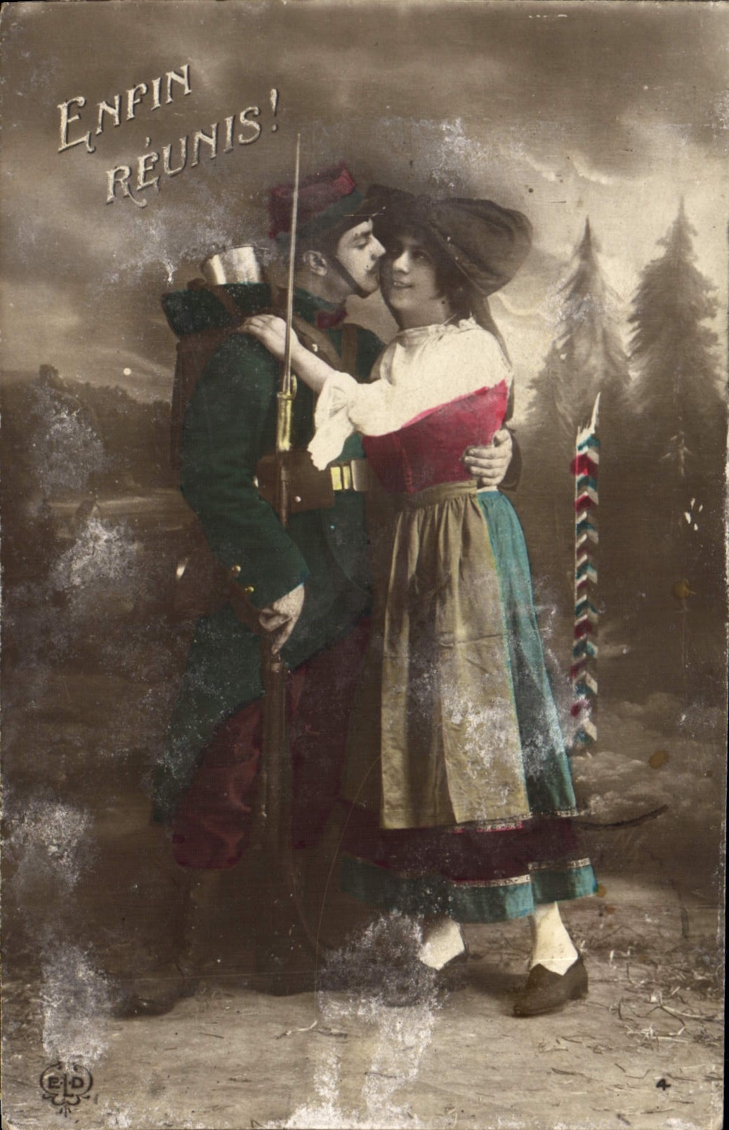 CPA Fantaisie Femme Soldat miltiaria Alsace Enfin Reunis