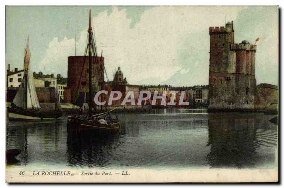 CPA La Rochelle Sorte du Port Bateau