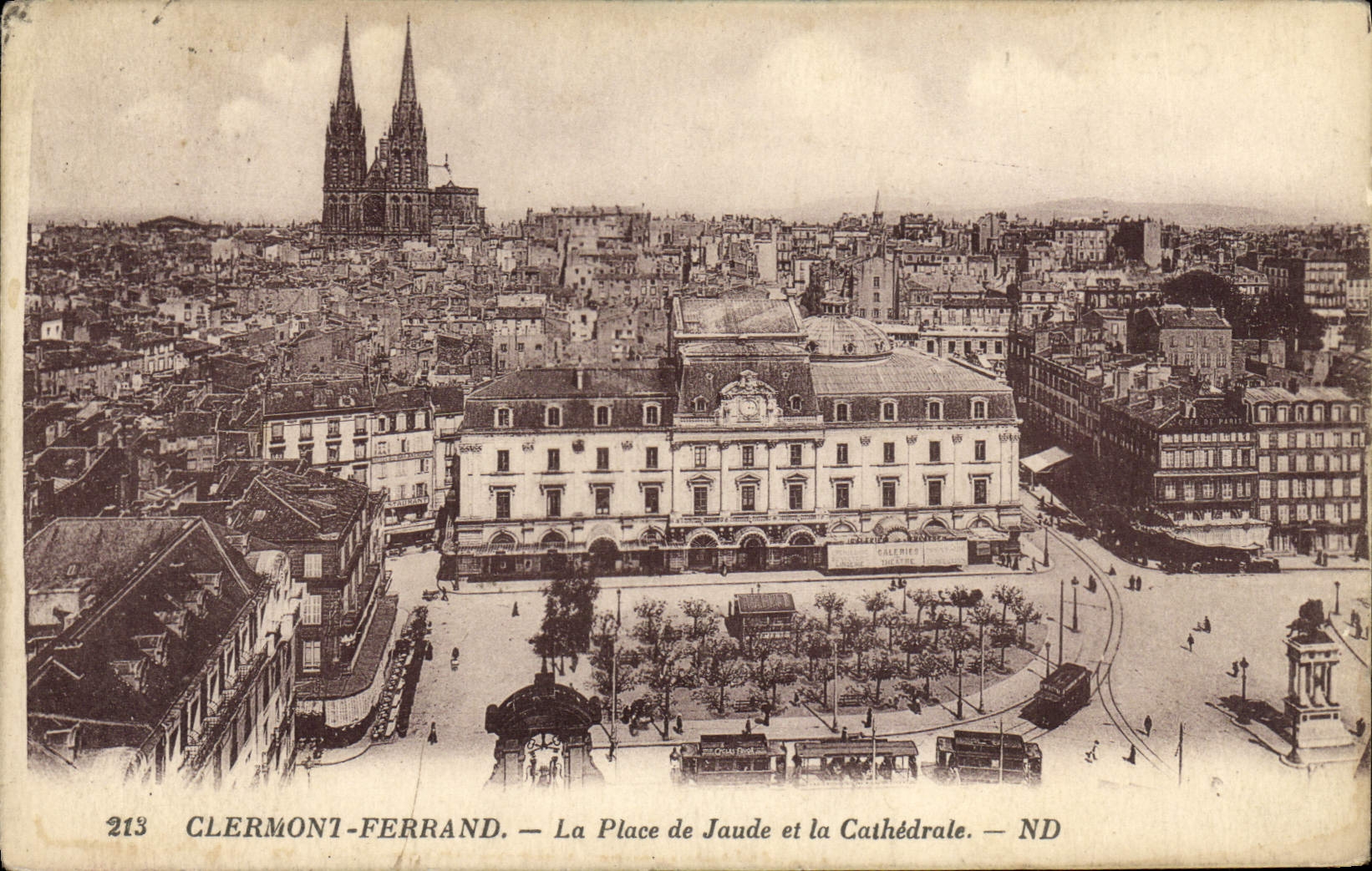 CPA Clermont Ferrand La Place De Jude Et La Cathedrale